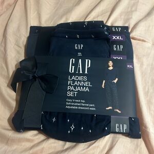 GAP Women's Navy Flannel Pajama Set